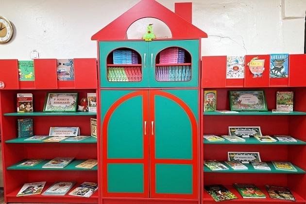 Выставка «Жили-были книжки в сказочном домишке»