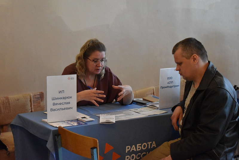 В Набережных Челнах состоялась ярмарка вакансий для вынужденных переселенцев из Мариуполя