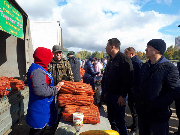 На ярмарках города свою продукцию представили 11 районов республики