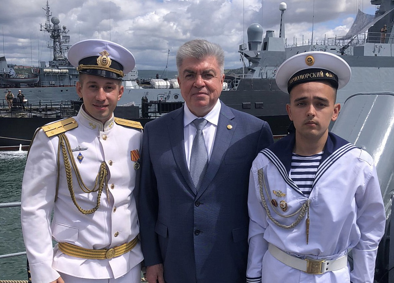 Наиль Магдеев поздравляет моряков в Севастополе