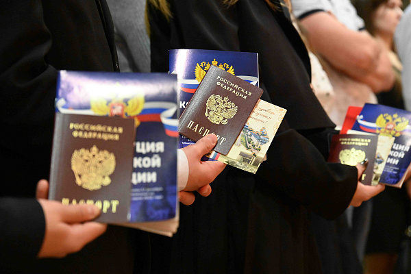 Впервые церемония вручения паспортов прошла в спортивном центре команды "КАМАЗ-мастер"