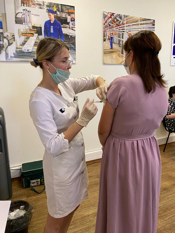 Свыше 500 тысяч татарстанцев прошли вакцинацию от COVID-19: полумиллионным пациентом стала челнинка