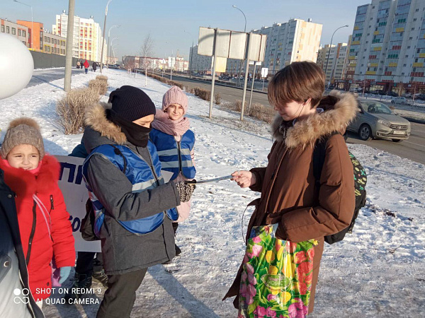 Челнинские школьники призывают жителей соблюдать правила дорожного движения