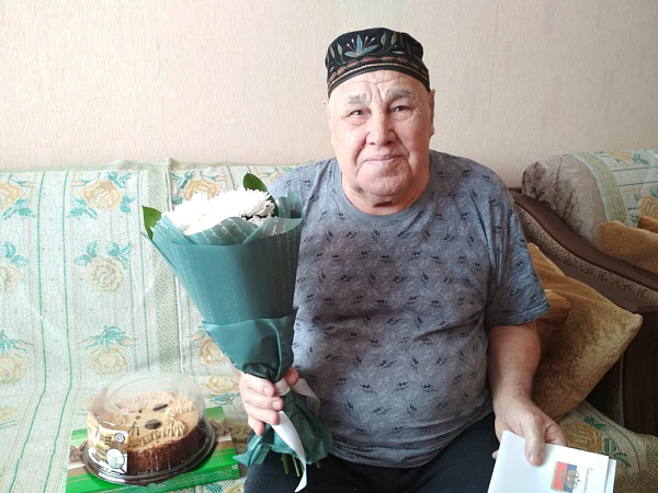 Бөек Ватан сугышы ветераны 90 яшьлек юбилее белән котлаулар кабул итә