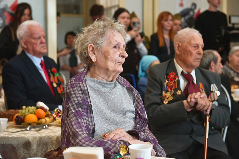 Наиль Магдеев поздравил ветеранов Великой Отечественной войны с 80-летием