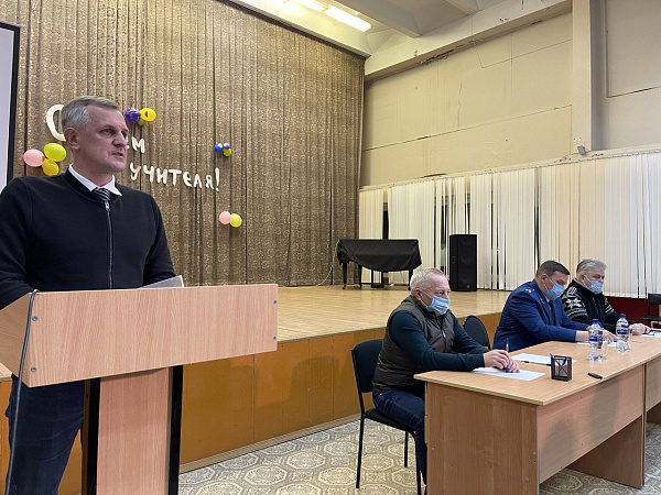 Яр Чаллыда 48 комплекс йортында шартлау барышында зыян күрүчеләр белән очрашу узды