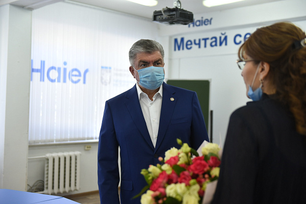Наил Мәһдиев Чаллы чыгарылыш сыйныф укучыларын котлады