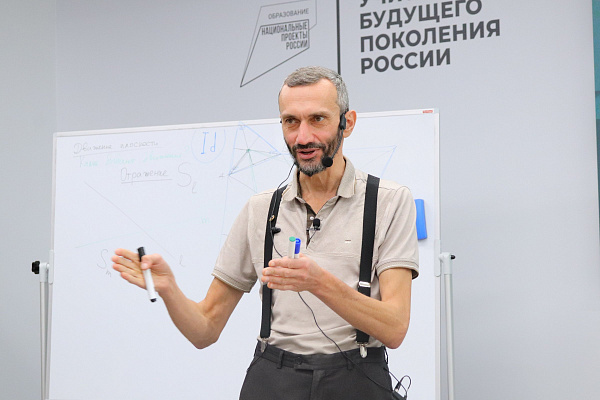 Известный популяризатор математики Алексей Савватеев провел для челнинских школьников лекцию