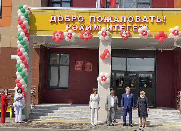 Рөстәм Миңнеханов 14 нче гимназияне ачу тантанасында катнашты