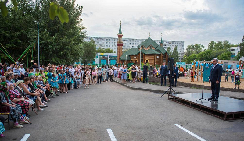 Наиль Магдеев посетил праздник двора в 27 комплексе