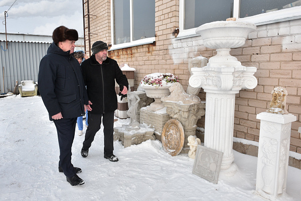 Чаллыда эшләнгән. Наил Мәһдиев вазон җитештерү белән танышты