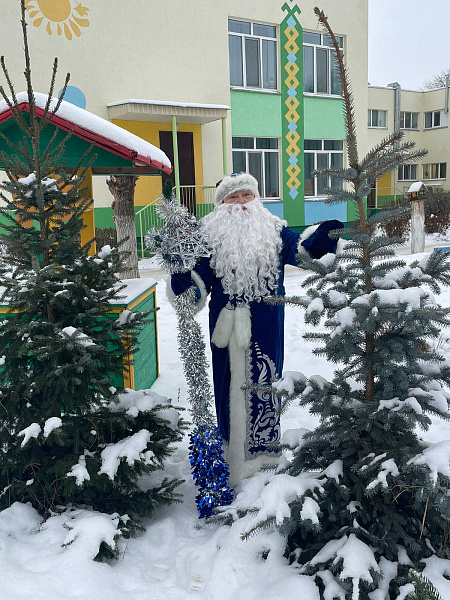 Кыш бабай балалар бакчаларына килә