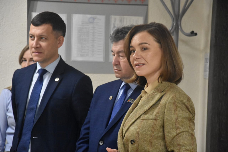 Альфия Когогина передала в фонд ДДН "Родник" национальные костюмы