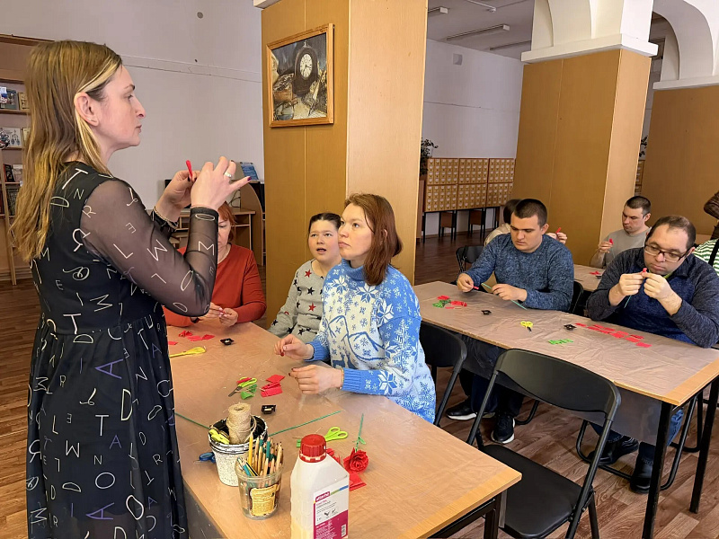 Для подопечных центра «Доверие» организовали встречу с искусством