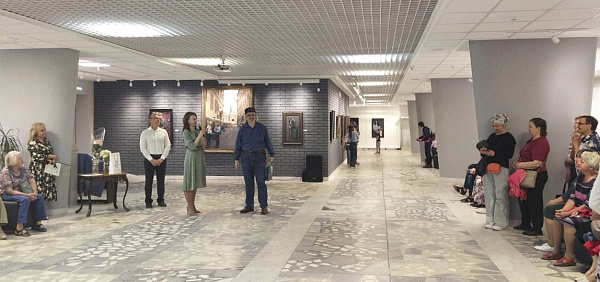 Прикоснуться к прекрасному: в галерее открылась персональная выставка челнинского художника