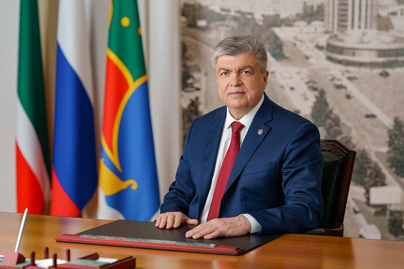 Наиль Магдеев поздравляет с наступающим Новым годом