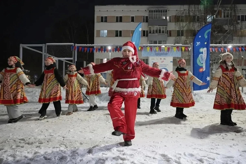 В Автозаводском районе состоялся праздник «Новогодний двор»
