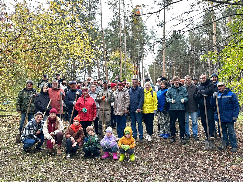 Свыше 200 челнинцев приняли участие в первом городском субботнике