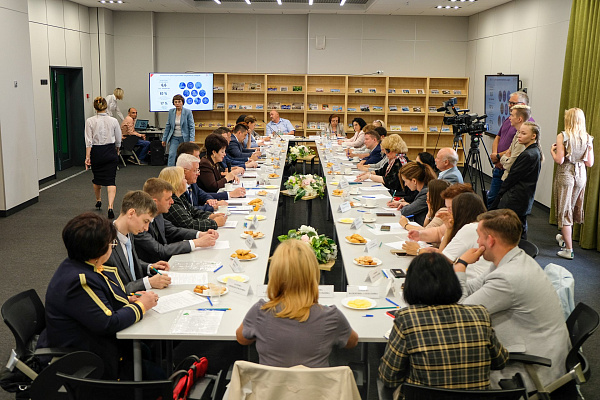 Чаллыда физик мөмкинлекләре чикләнгән кешеләрнең проблемалары турында фикер алыштылар