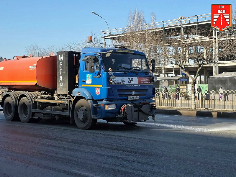 В Набережных Челнах стартовал сезон масштабной влажной уборки дорог