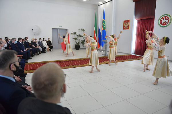 Яр Чаллының сәламәтлек саклау хезмәткәрләренә РФ Президенты Владимир Путинның Мактау грамоталары тапшырылды һәм Рәхмәте белдерелде