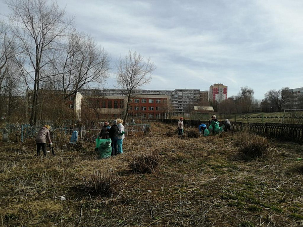 Челнинцы убрались на городских кладбищах
