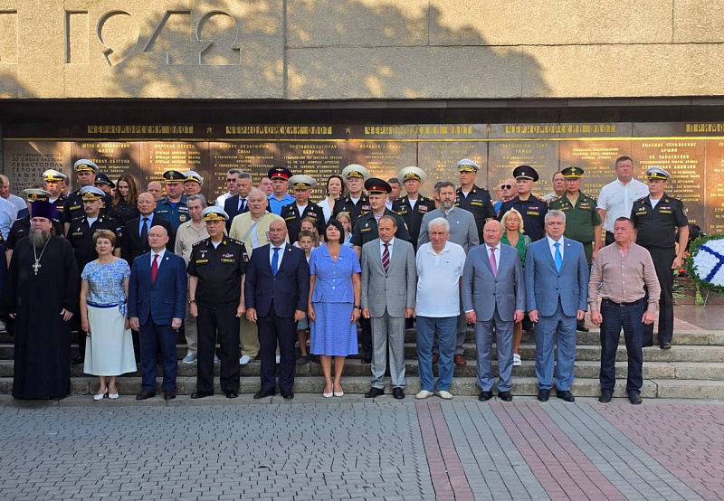Наиль Магдеев почтил память защитников Севастополя