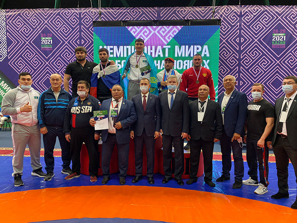 Чаллы көрәшчеләре дөнья чемпионатында ике медаль яулады