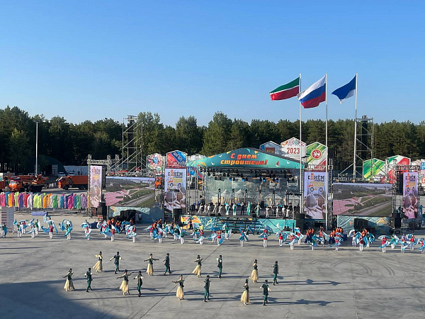Набережные Челны отмечают День строителя