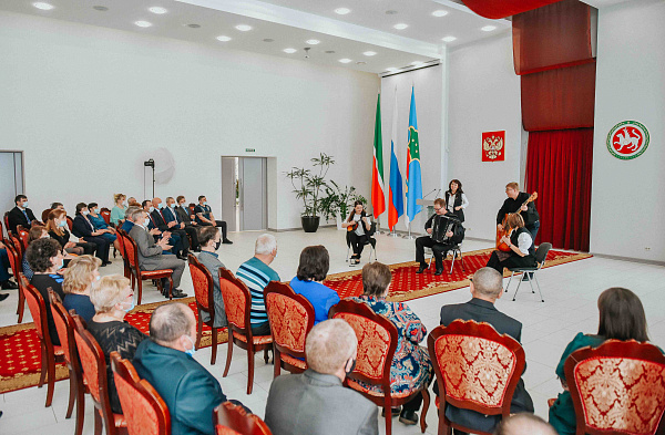 Челнинцам, работающим в жилищно-коммунальном комплексе, вручили государственные и городские награды