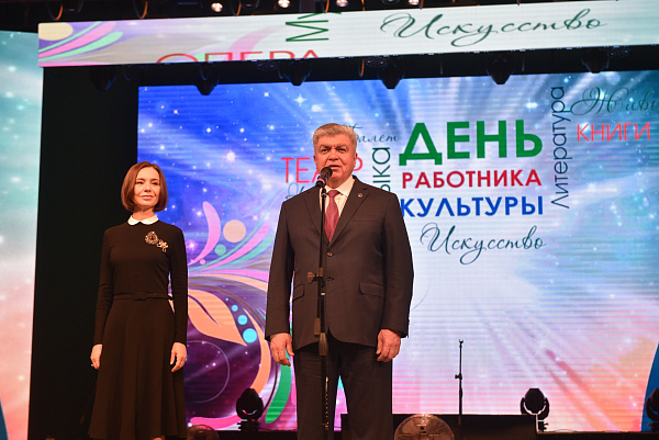 Наил Мәһдиев мәдәният хезмәткәрләрен бүләкләде