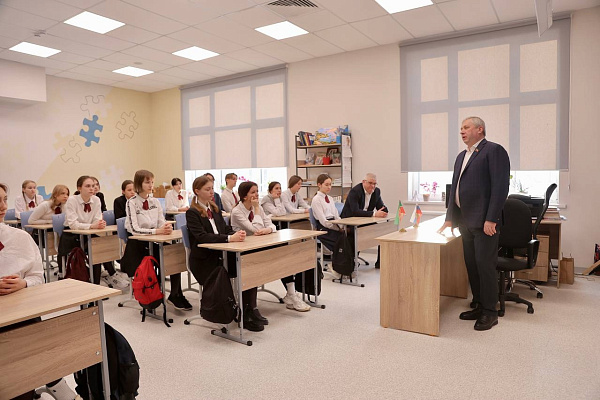 Депутатлар парламент дәресләре үткәрде