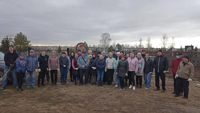 Субботник в городе: 380 челнинцев сегодня приняли участие в уборке