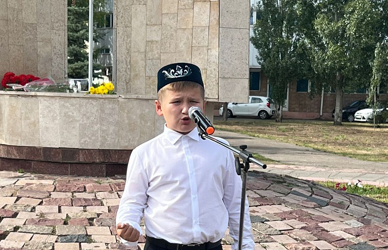 День памяти Мусы Джалиля: общественность города возложила цветы к памятнику
