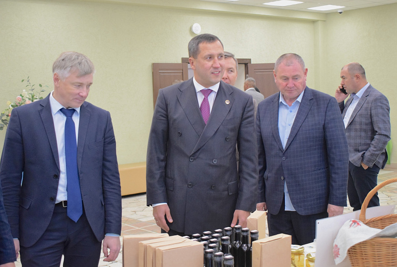 Фарид Салахов вручил награды в честь Дня работника сельского хозяйства