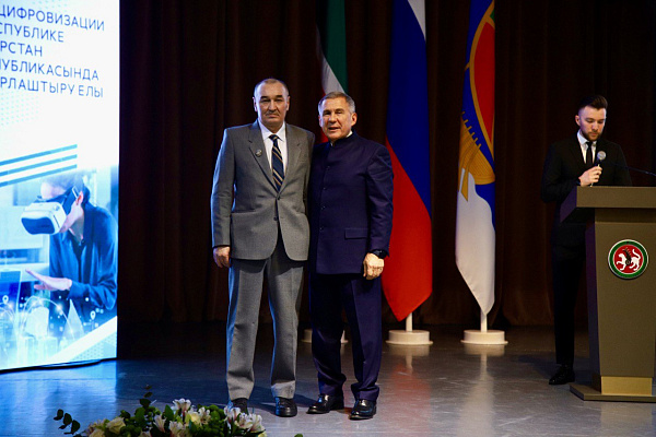 ТР президенты Рөстәм Миңнеханов чаллылыларны бүләкләде