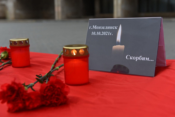 Яр Чаллыда авиаһәлакәттә һәлак булганнар истәлегенә вакытлыча мемориал урнаштырылды